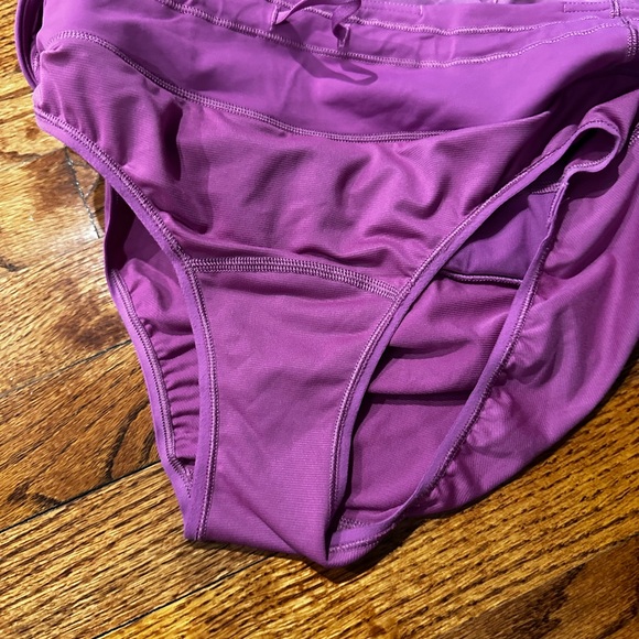 Lululemon Speed Up High Rise Lined Short 4” - Picture 4 of 4